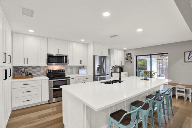 1118 BRAMBLEWOOD DR, Safety Harbor, FL 34695