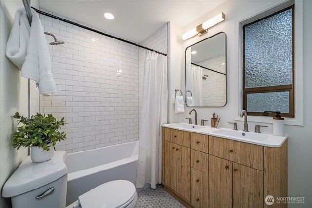 3715 81st Avenue SE, Mercer Island, WA 98040