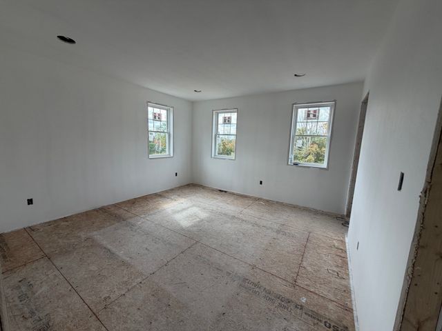 17 Piasta Road, Dudley, MA 01571