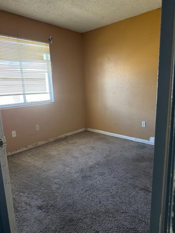 909 Crippen Ave, Modesto, CA 95351