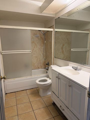 909 Crippen Ave, Modesto, CA 95351