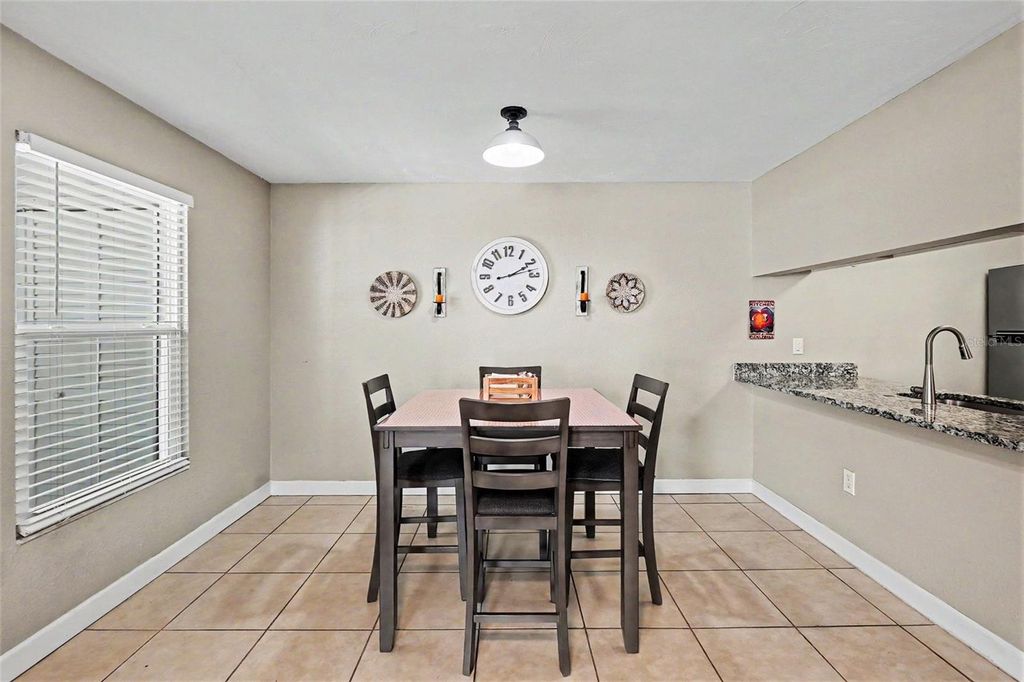 Image 12 of property listing at 3606 59TH AVENUE W 3606, Bradenton, FL 34210