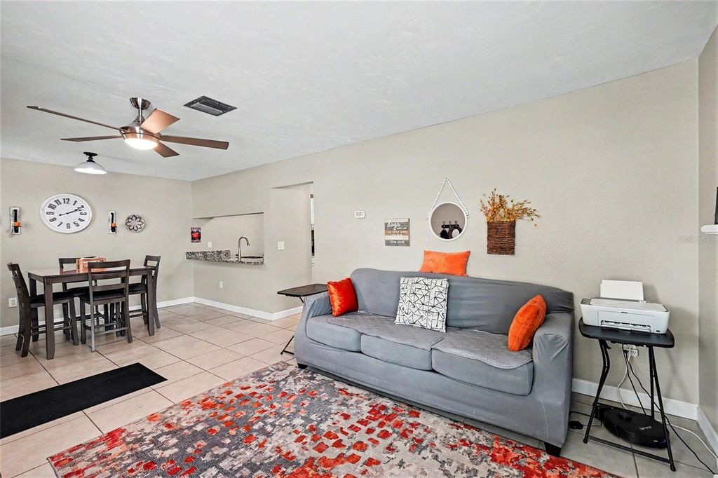 Image 8 of property listing at 3606 59TH AVENUE W 3606, Bradenton, FL 34210