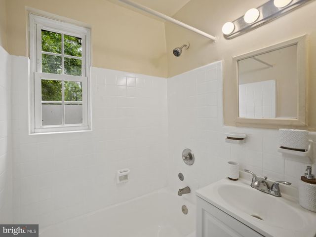 10 Danbury St SE Apt 1, Washington, DC 20032