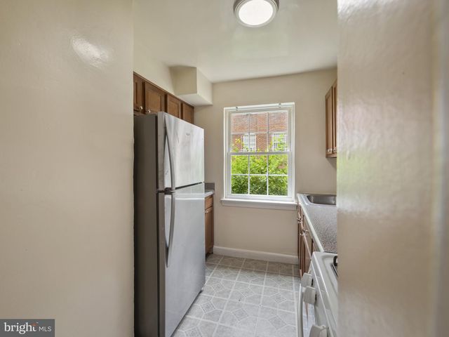 10 Danbury St SE Apt 1, Washington, DC 20032
