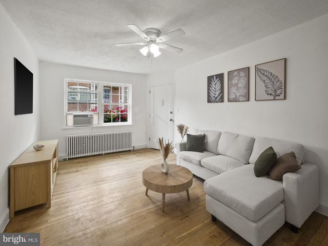 10 Danbury St SE Apt 1, Washington, DC 20032