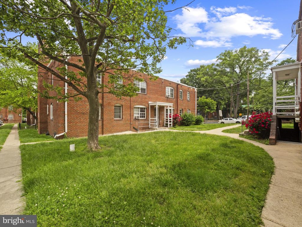 10 Danbury St SE Apt 1, Washington, DC 20032