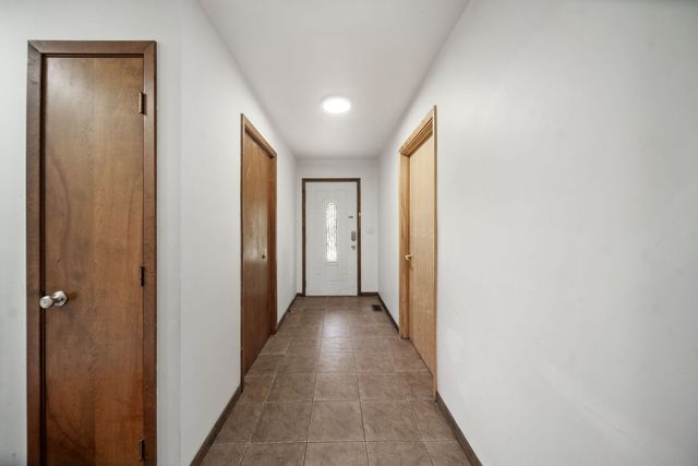 8 HALF DAY Road, Lincolnshire, IL 60069
