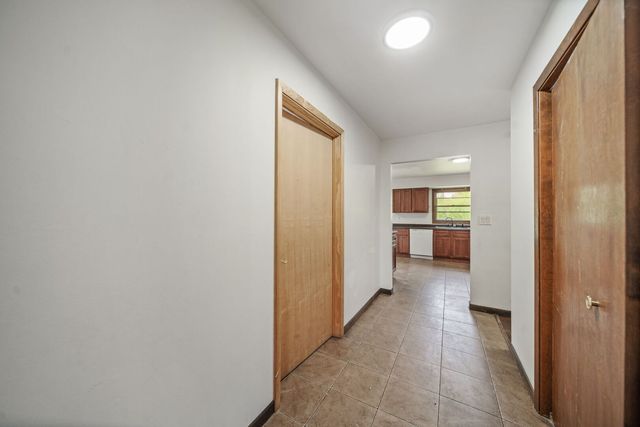 8 HALF DAY Road, Lincolnshire, IL 60069