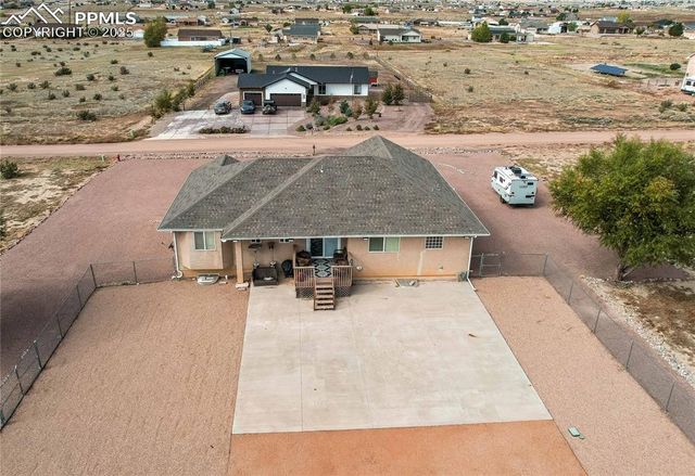 1352 N Blue Lake Lane, Pueblo, CO 81007