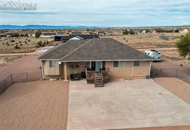 1352 N Blue Lake Lane, Pueblo, CO 81007