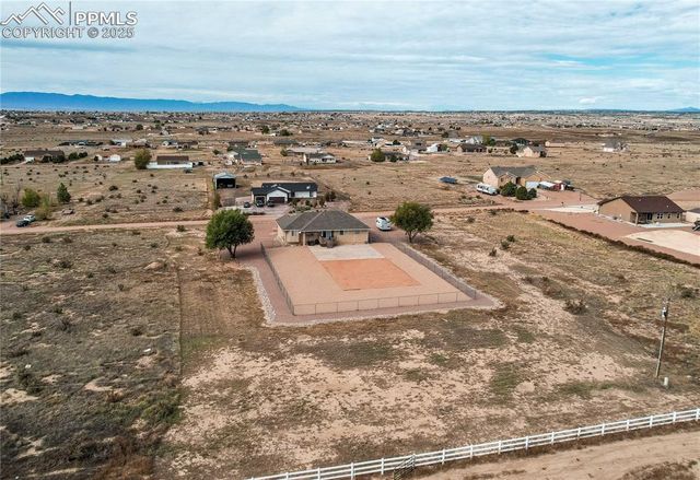 1352 N Blue Lake Lane, Pueblo, CO 81007