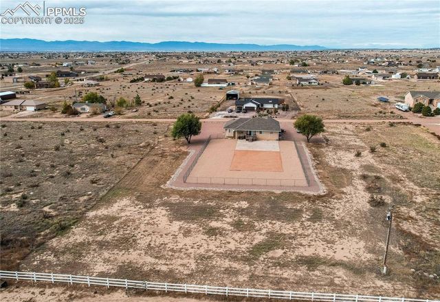 1352 N Blue Lake Lane, Pueblo, CO 81007