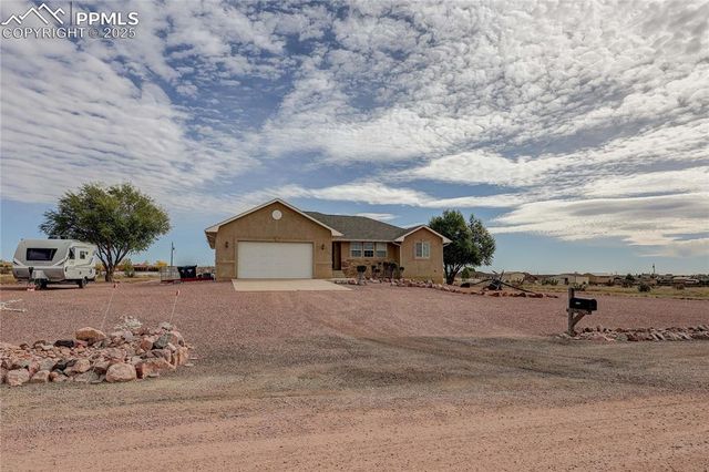 1352 N Blue Lake Lane, Pueblo, CO 81007