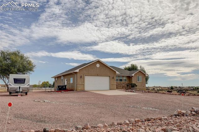 1352 N Blue Lake Lane, Pueblo, CO 81007