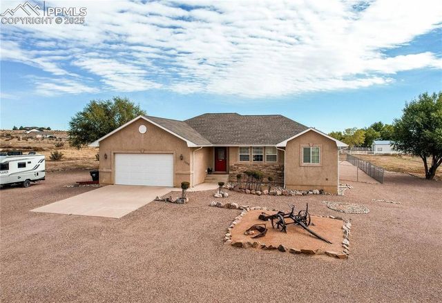 1352 N Blue Lake Lane, Pueblo, CO 81007
