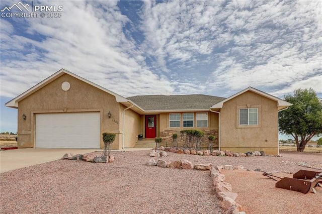 1352 N Blue Lake Lane, Pueblo, CO 81007