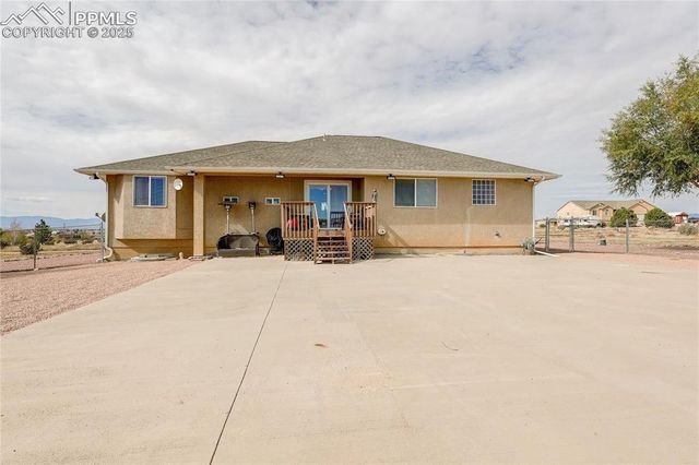 1352 N Blue Lake Lane, Pueblo, CO 81007