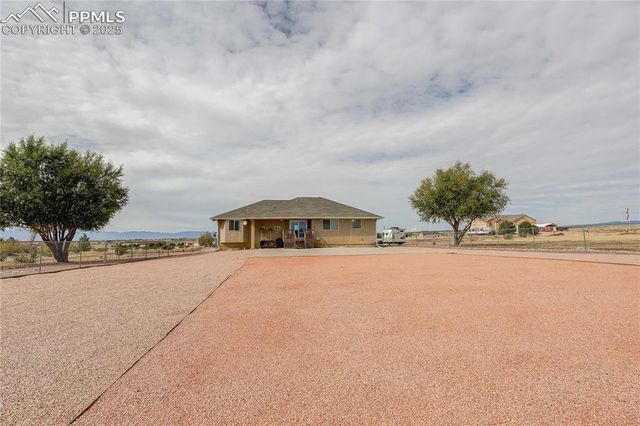 1352 N Blue Lake Lane, Pueblo, CO 81007