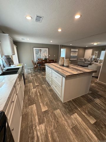 7381 Mars Hill Rd, Bauxite, AR 72011