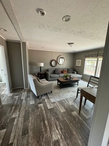 7381 Mars Hill Rd, Bauxite, AR 72011