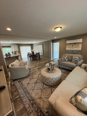 7381 Mars Hill Rd, Bauxite, AR 72011