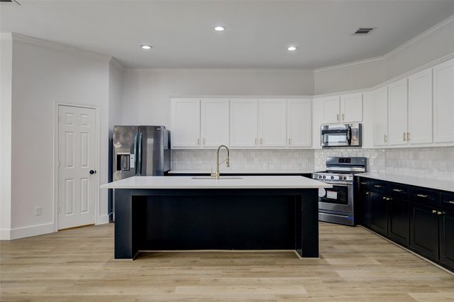 3550 Urban Woods Trail, Houston, TX 77008