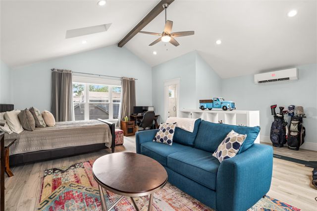 1601 Columbia Street, Houston, TX 77008