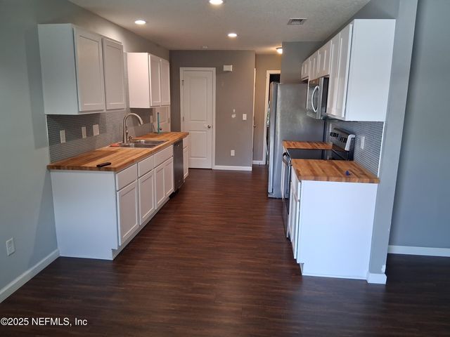 1305 HICKORY Street, Fernandina Beach, FL 32034