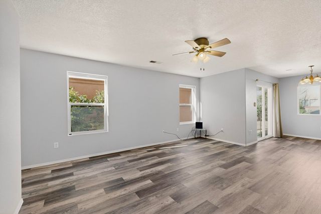 471 Little Wings Loop SW, Los Lunas, NM 87031