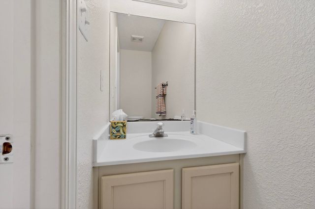 471 Little Wings Loop SW, Los Lunas, NM 87031