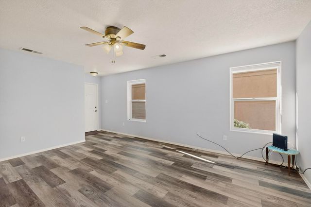 471 Little Wings Loop SW, Los Lunas, NM 87031