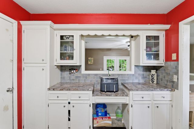 1410 N Tanglewood, Rose Hill, KS 67133