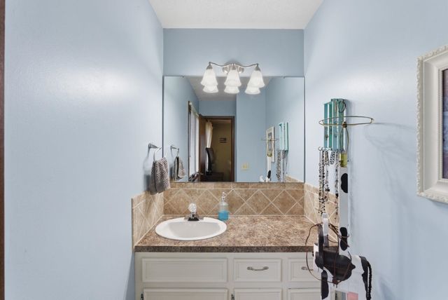 1410 N Tanglewood, Rose Hill, KS 67133