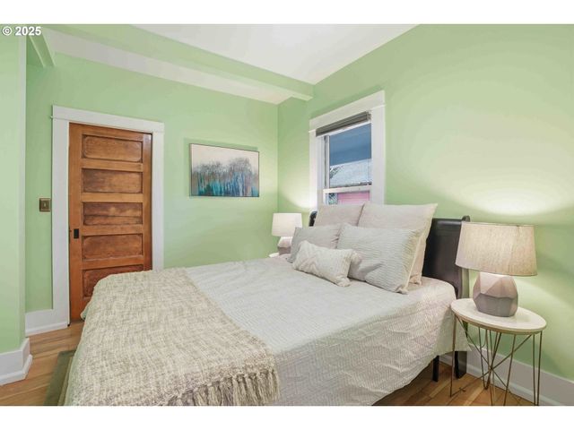 832 N EMERSON St, Portland, OR 97217