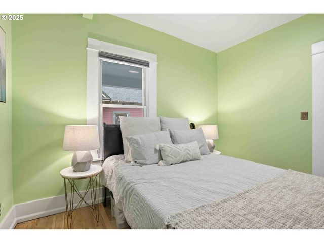 832 N EMERSON St, Portland, OR 97217
