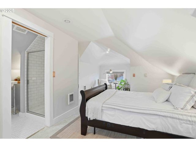 832 N EMERSON St, Portland, OR 97217
