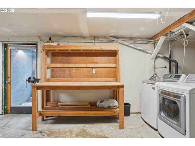 832 N EMERSON St, Portland, OR 97217