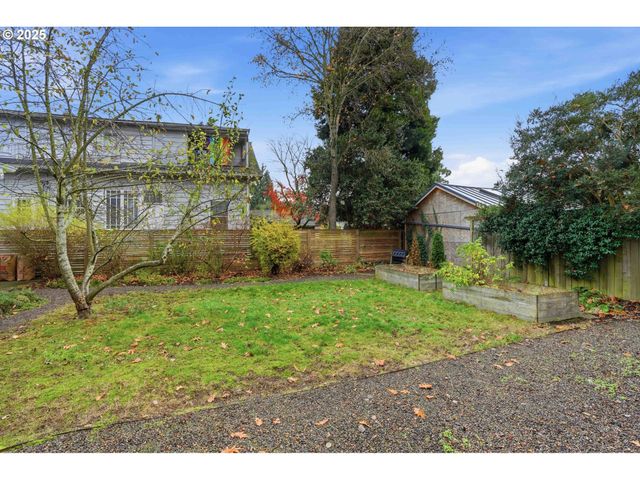 832 N EMERSON St, Portland, OR 97217