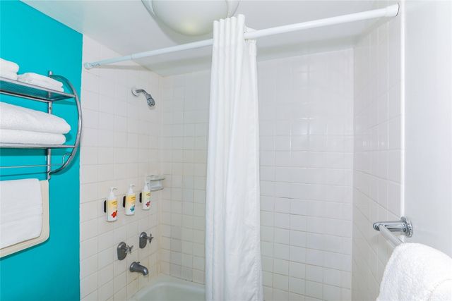 444 Kanekapolei Street 1002, Honolulu, HI 96815