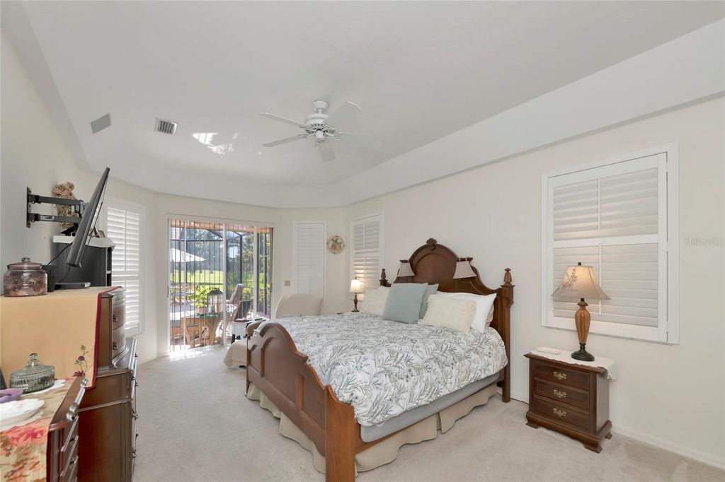 Image 11 of property listing at 6213 GLEN ABBEY LANE, Bradenton, FL 34202