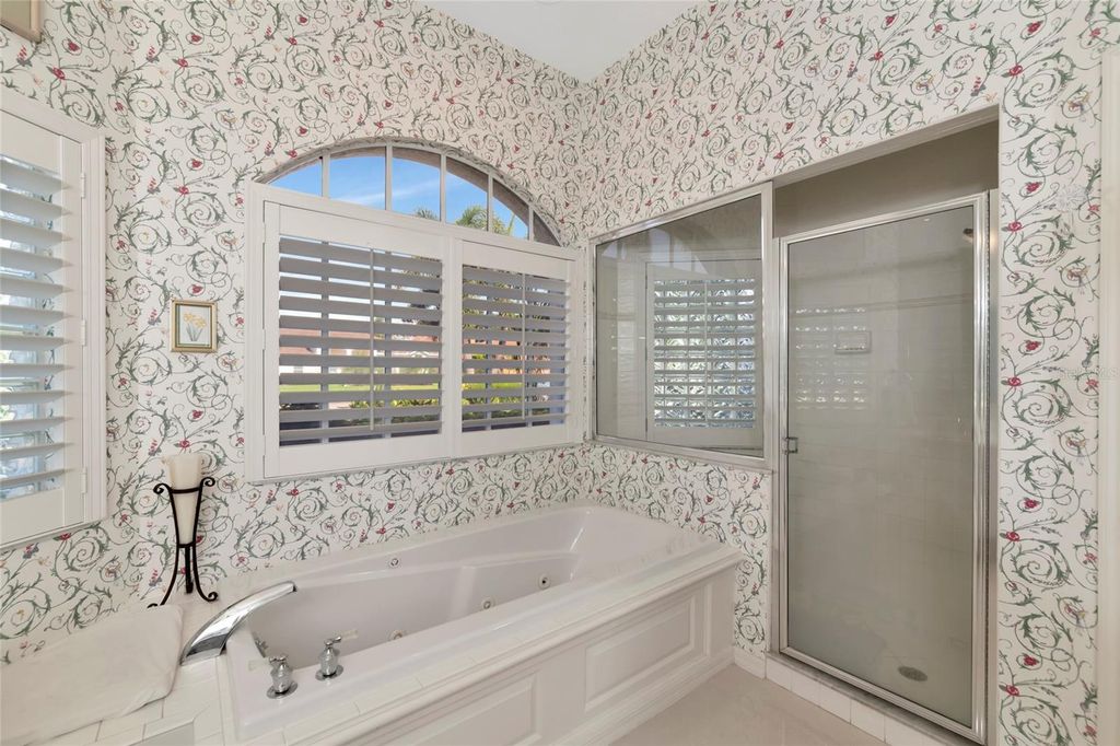 Image 13 of property listing at 6213 GLEN ABBEY LANE, Bradenton, FL 34202