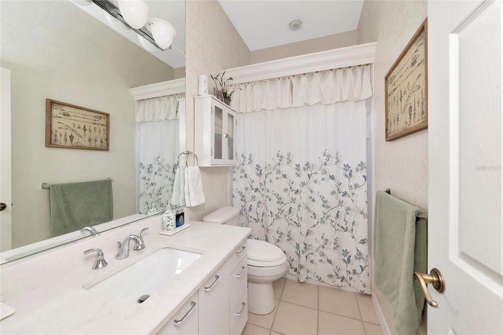 Image 23 of property listing at 6213 GLEN ABBEY LANE, Bradenton, FL 34202