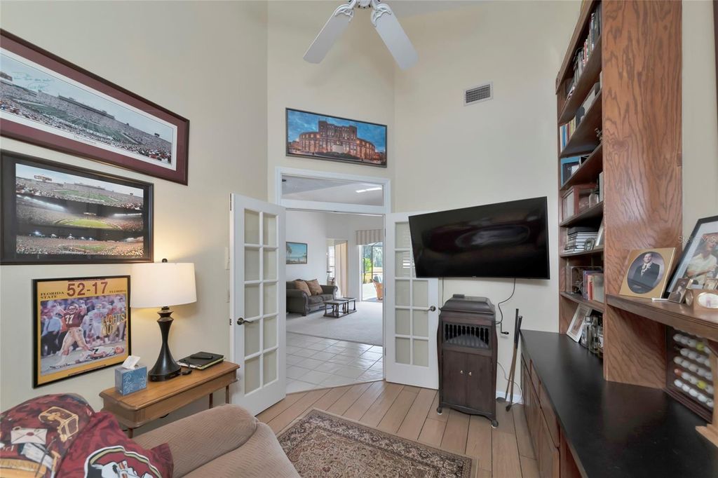 Image 6 of property listing at 6213 GLEN ABBEY LANE, Bradenton, FL 34202