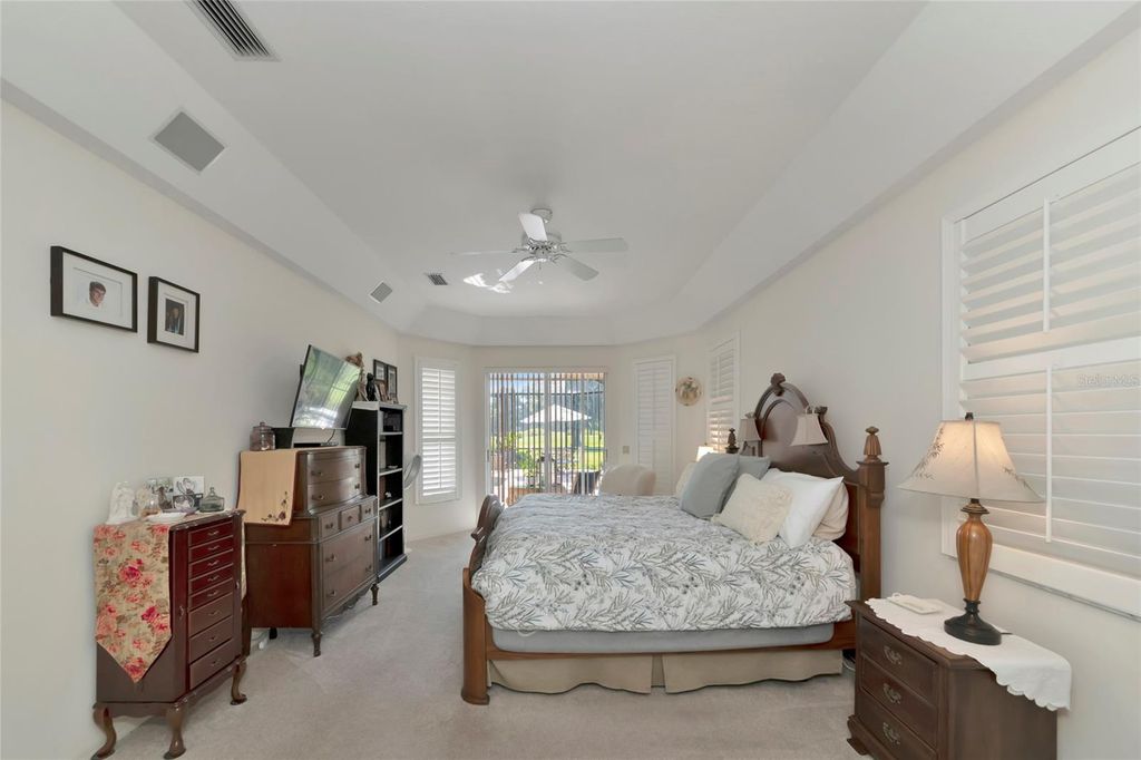Image 10 of property listing at 6213 GLEN ABBEY LANE, Bradenton, FL 34202