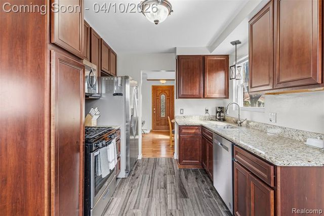 21100 Bon Brae Street, Saint Clair Shores, MI 48081