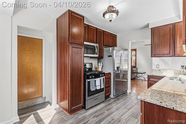 21100 Bon Brae Street, Saint Clair Shores, MI 48081