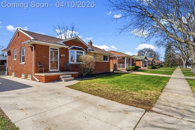 21100 Bon Brae Street, Saint Clair Shores, MI 48081
