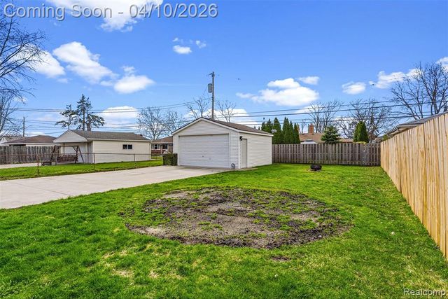 21100 Bon Brae Street, Saint Clair Shores, MI 48081