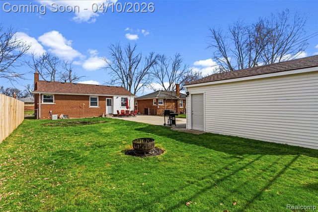 21100 Bon Brae Street, Saint Clair Shores, MI 48081